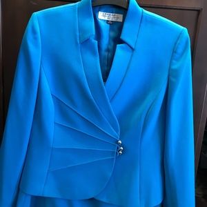 Tahari Two piece skirt suit